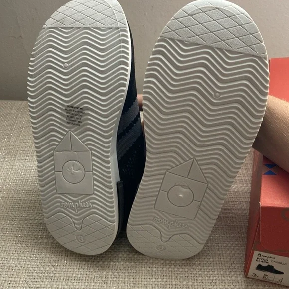 Oomphies Kids Running Shoes Sneakers 3Y Wynn Black Brand New in Box Velcro - Picture 3 of 3
